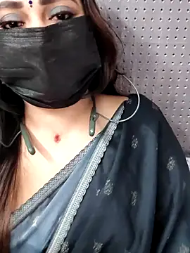 Snapshot of Cutie_nila26 chatting on November 15, 2025, 6:11 am Cutie nila26 online show from November 15, 2025, 6:11 am