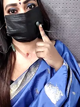 Snapshot of Cutie_nila26 chatting on November 17, 2025, 5:35 am Cutie nila26 online show from November 17, 2025, 5:35 am