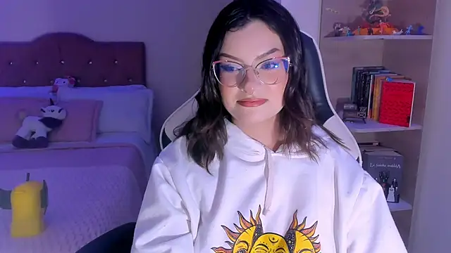 Snapshot of OphelianaRose33 chatting on January 5, 2026, 10:02 pm OphelianaRose33 online show from January 5, 2026, 10:02 pm