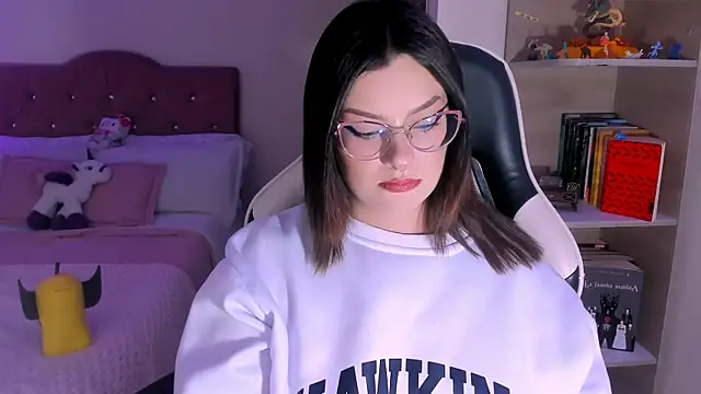 Snapshot of OphelianaRose33 chatting on January 6, 2026, 10:23 pm OphelianaRose33 online show from January 6, 2026, 10:23 pm