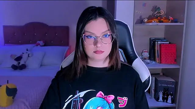 Snapshot of OphelianaRose33 chatting on February 13, 2026, 10:39 pm OphelianaRose33 online show from February 13, 2026, 10:39 pm