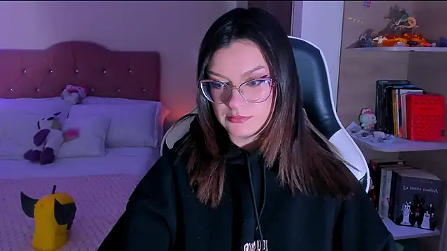 Snapshot of OphelianaRose33 chatting on February 16, 2026, 7:43 pm OphelianaRose33 online show from February 16, 2026, 7:43 pm