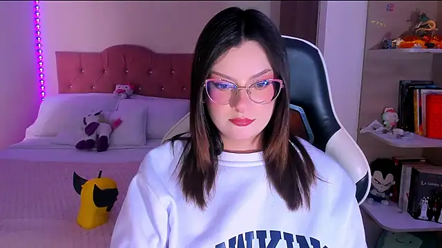 Snapshot of OphelianaRose33 chatting on February 17, 2026, 7:20 pm OphelianaRose33 online show from February 17, 2026, 7:20 pm