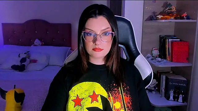 Snapshot of OphelianaRose33 chatting on February 21, 2026, 10:00 pm OphelianaRose33 online show from February 21, 2026, 10:00 pm