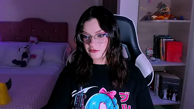 Snapshot of OphelianaRose33 chatting on February 23, 2026, 10:18 pm OphelianaRose33 online show from February 23, 2026, 10:18 pm