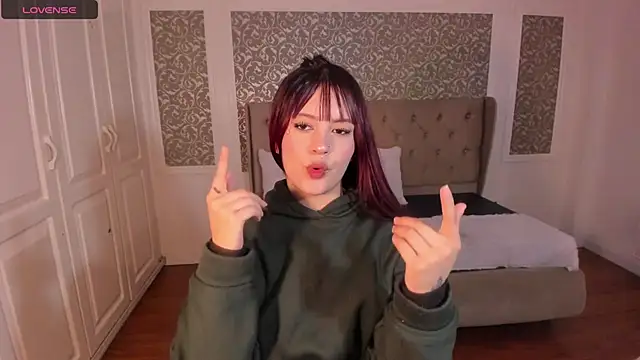 Snapshot of Jolie_price chatting on January 11, 2026, 2:27 am Jolie price online show from January 11, 2026, 2:27 am