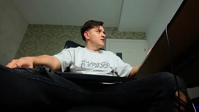 Snapshot of FelixStarkk chatting on October 21, 2025, 4:24 am FelixStarkk online show from October 21, 2025, 4:24 am