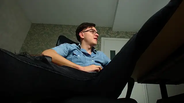 Snapshot of FelixStarkk chatting on October 29, 2025, 5:10 am FelixStarkk online show from October 29, 2025, 5:10 am