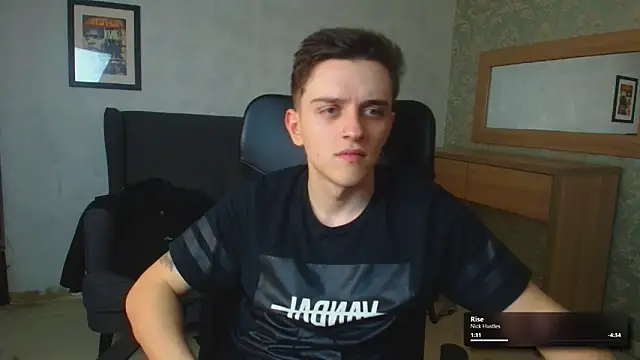 Snapshot of FelixStarkk chatting on December 19, 2025, 5:31 pm FelixStarkk online show from December 19, 2025, 5:31 pm