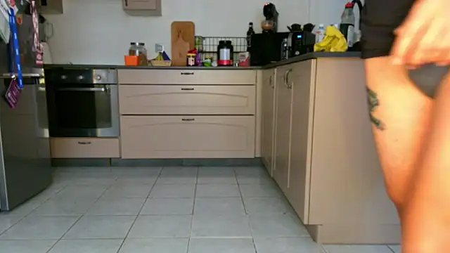 Snapshot of BRIANSILK77 chatting on October 21, 2025, 8:04 am BRIANSILK77 online show from October 21, 2025, 8:04 am