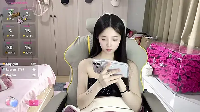 Snapshot of OiOi-666 chatting on February 2, 2026, 1:43 pm OiOi-666 online show from February 2, 2026, 1:43 pm