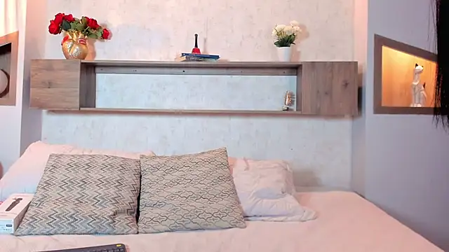 Emilly Beaumont online show from November 21, 2025, 12:15 pm