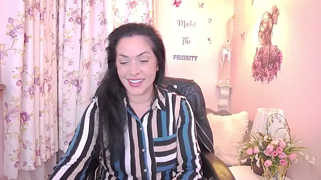 Snapshot of MyLovOne chatting on April 10, 2026, 11:26 am MyLovOne online show from April 10, 2026, 11:26 am