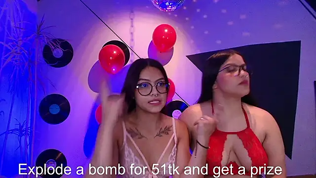 Snapshot of Lilith_and_Khloe chatting on February 14, 2026, 11:40 am Lilith and Khloe online show from February 14, 2026, 11:40 am