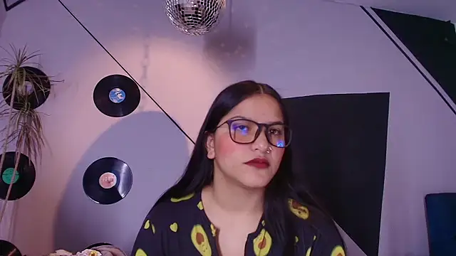 Snapshot of Lilith_and_Khloe chatting on March 3, 2026, 11:16 am Lilith and Khloe online show from March 3, 2026, 11:16 am