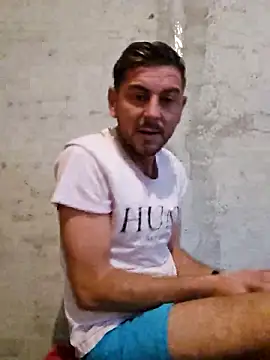 Alex-andru88 online show from November 18, 2025, 9:47 am