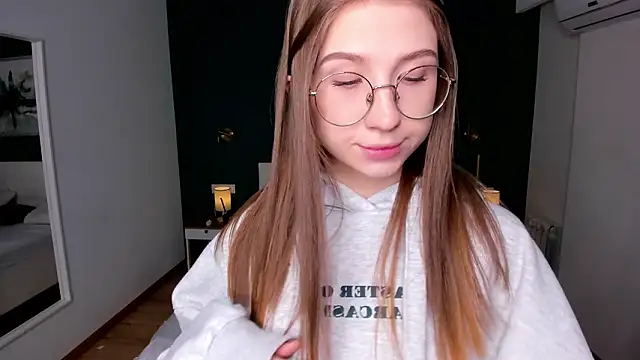 Snapshot of EditaBand chatting on February 4, 2026, 8:14 pm EditaBand online show from February 4, 2026, 8:14 pm