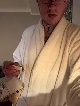 FullTattooBoy online show from December 17, 2025, 4:40 am