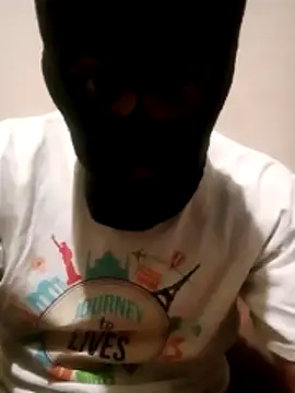 Snapshot of Golonzo1996 chatting on November 14, 2025, 9:24 pm Golonzo1996 online show from November 14, 2025, 9:24 pm