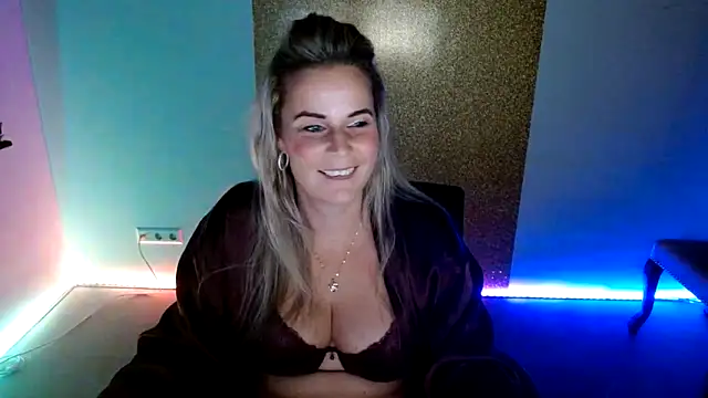 Mrs-Aurora online show from December 16, 2025, 9:09 pm