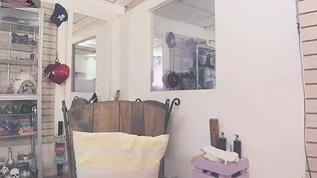 Snapshot of xinamora chatting on November 16, 2025, 6:24 pm xinamora online show from November 16, 2025, 6:24 pm