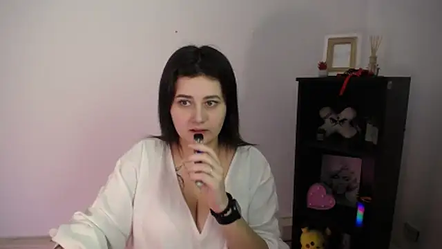 Katrin kiss  online show from December 1, 2025, 2:11 pm