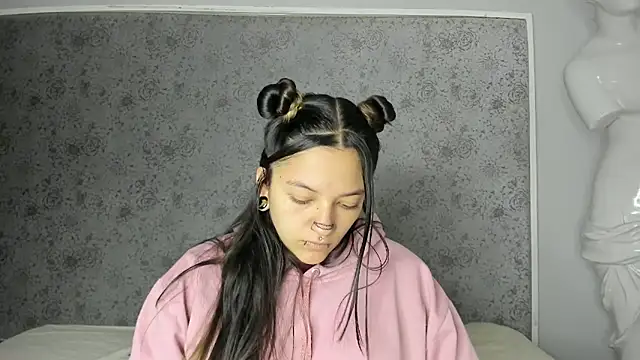 Kitty ravee online show from October 13, 2025, 4:01 am