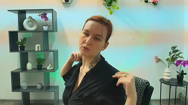 Snapshot of RubyHolmess chatting on October 6, 2025, 6:27 pm RubyHolmess online show from October 6, 2025, 6:27 pm