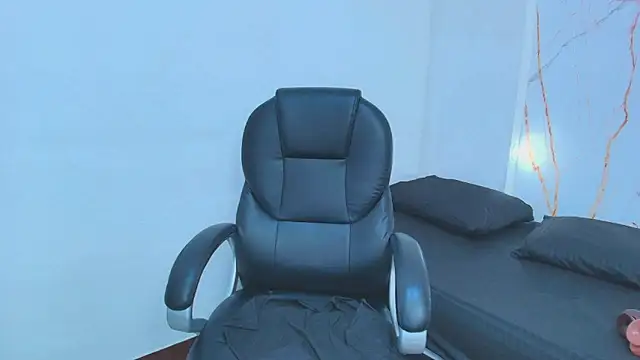 Karla hilton1 online show from November 20, 2025, 11:43 am