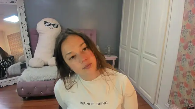 Tammy parker  online show from November 21, 2025, 4:00 am