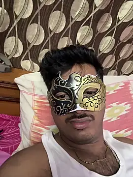 Snapshot of VVcouple chatting on September 30, 2025, 10:04 pm VVcouple online show from September 30, 2025, 10:04 pm