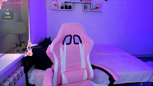 Snapshot of MiaScarlettt chatting on October 18, 2025, 7:36 pm MiaScarlettt online show from October 18, 2025, 7:36 pm