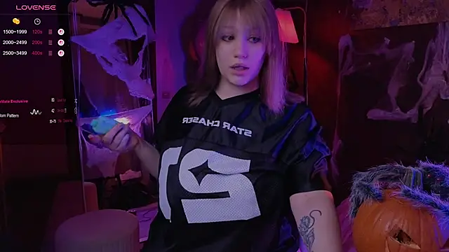 Morvelyn online show from October 27, 2025, 6:34 pm