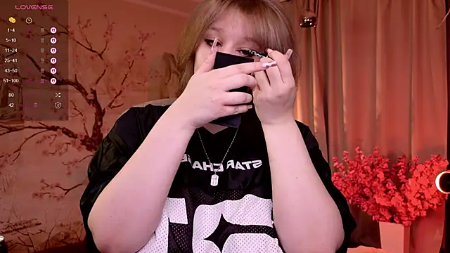 Morvelyn online show from November 26, 2025, 2:51 pm