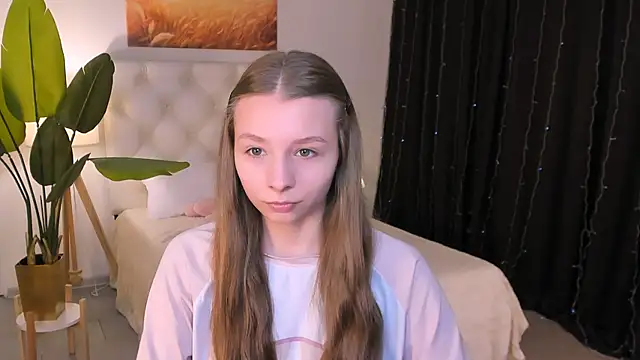 JulieDaniel online show from March 25, 2026, 4:29 am