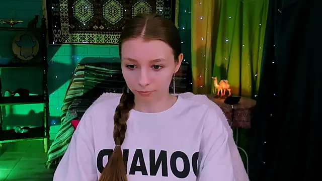 Snapshot of JulieDaniel chatting on June 11, 2026, 4:21 am JulieDaniel online show from June 11, 2026, 4:21 am