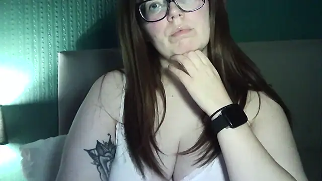Snapshot of Curvy-BellaX chatting on October 5, 2025, 6:50 pm Curvy-BellaX online show from October 5, 2025, 6:50 pm