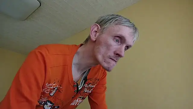 Snapshot of k74robert chatting on February 3, 2026, 10:31 am k74robert online show from February 3, 2026, 10:31 am