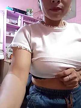 Snapshot of NG_N chatting on December 2, 2025, 5:13 am NG N online show from December 2, 2025, 5:13 am