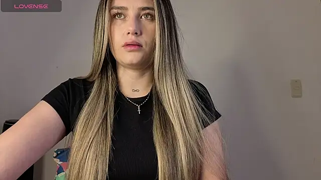 Veronika  Winslow  online show from November 18, 2025, 5:56 am