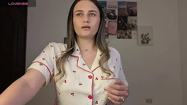 Veronika  Winslow  online show from May 1, 2026, 5:23 am