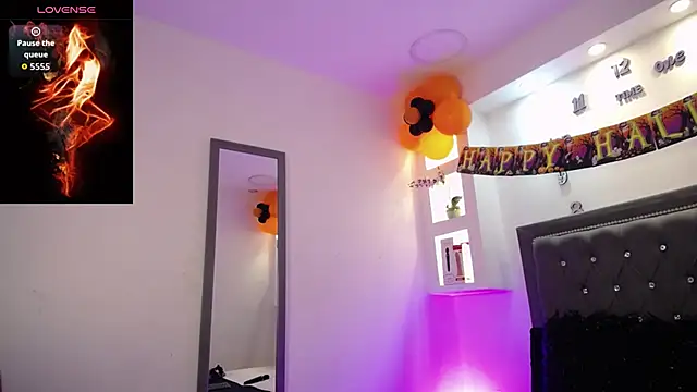 MelissaRhodes online show from October 13, 2025, 1:11 pm