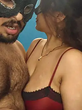sexy42couple online show from June 5, 2026, 9:53 pm