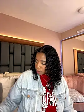 Snapshot of LisaMendez chatting on September 18, 2025, 3:41 am LisaMendez online show from September 18, 2025, 3:41 am