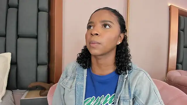 Snapshot of LisaMendez chatting on September 20, 2025, 4:13 am LisaMendez online show from September 20, 2025, 4:13 am