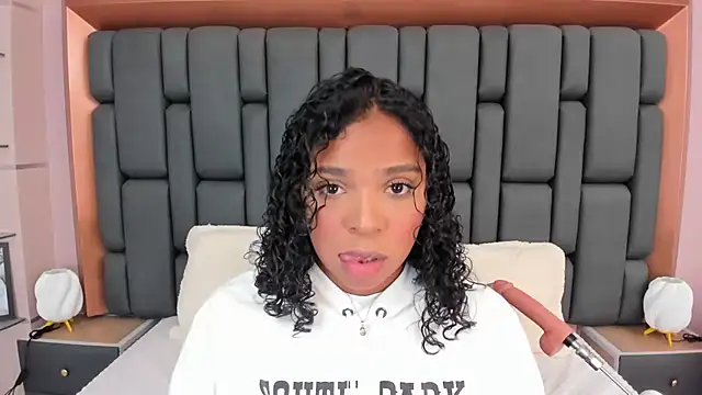 LisaMendez online show from October 21, 2025, 3:51 am