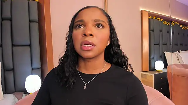 LisaMendez online show from December 18, 2025, 12:17 am