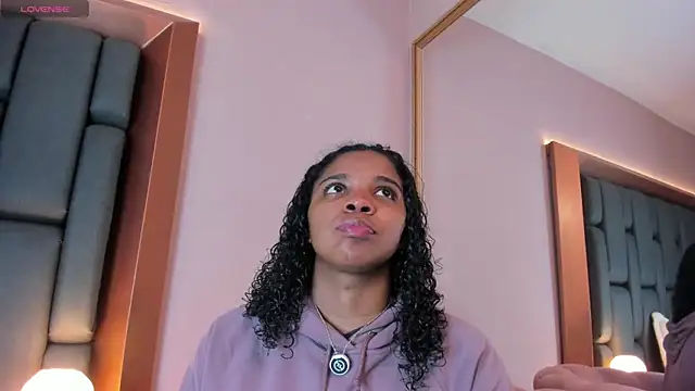 LisaMendez online show from March 26, 2026, 3:23 am