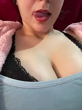 Snapshot of Roubi99six chatting on April 3, 2026, 12:03 pm Roubi99six online show from April 3, 2026, 12:03 pm