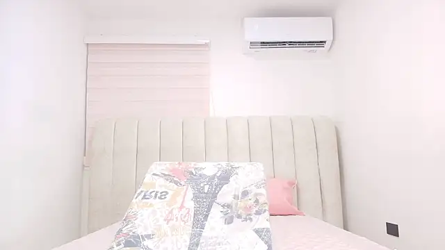 chloe leroy  online show from November 24, 2025, 11:54 am